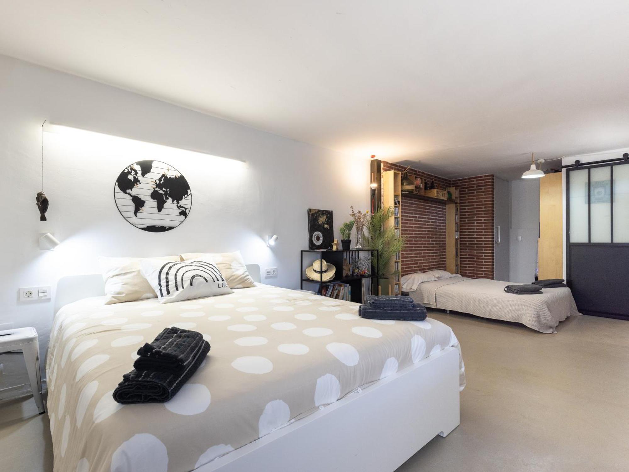 Chez Adela Almoster