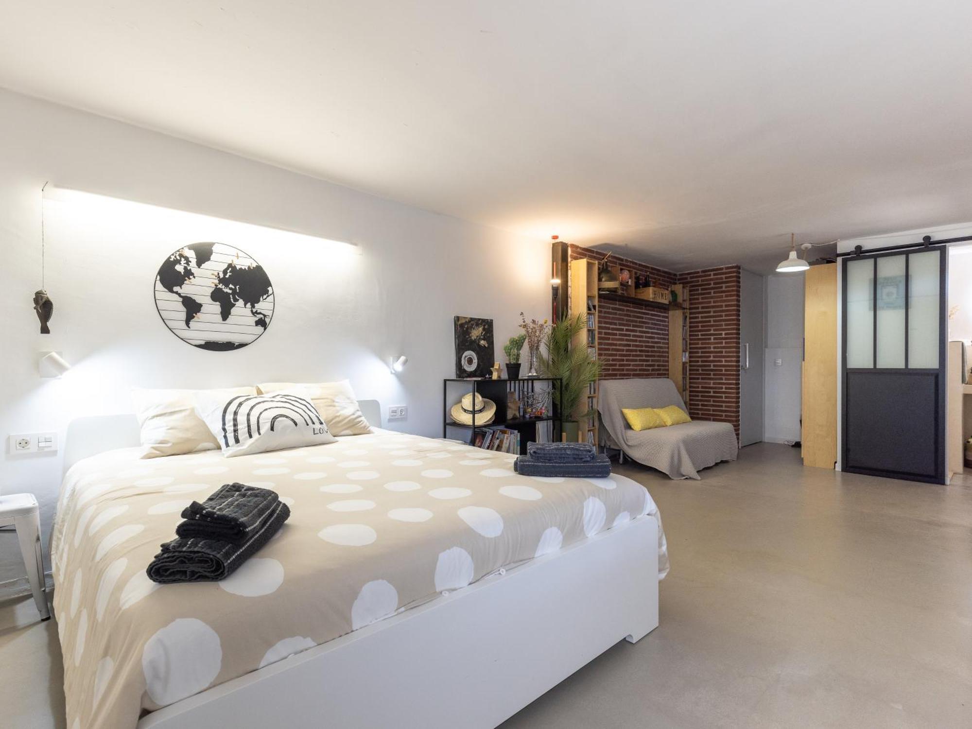 Chez Adela Almoster